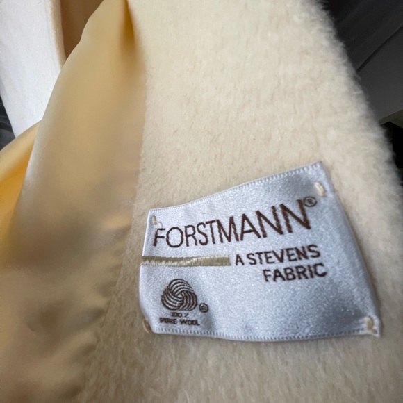 WOMENS..VTG. CREME..”PACESETTER” 100% wOOL DOUBLE BREAST PLEATED MAXI COAT - Picture 3 of 13